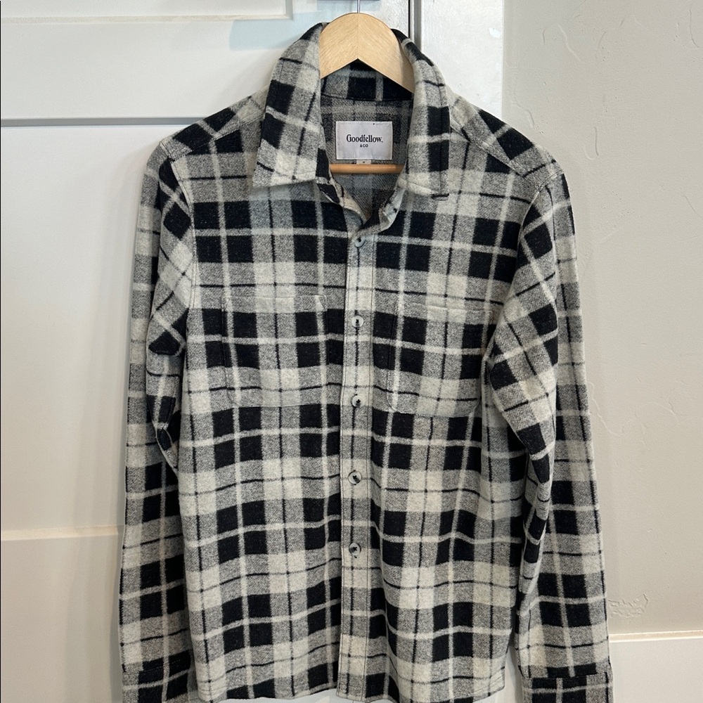 Black Gray Plaid Flannel Button Up Shirt Soft Cozy Casual Small Goodfellow